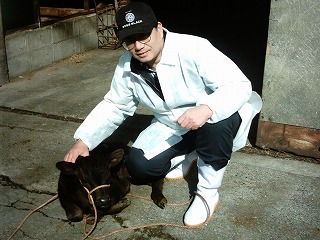 東近江市上羽田町六ツ木野にある、中川畜産の牧場へ、見学に出かけました。