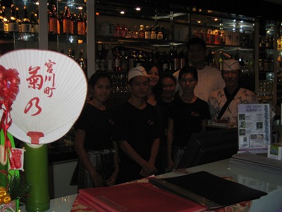 シンガポールで菊野さんのうちわを発見 シンガポールで菊野さんのうちわを発見